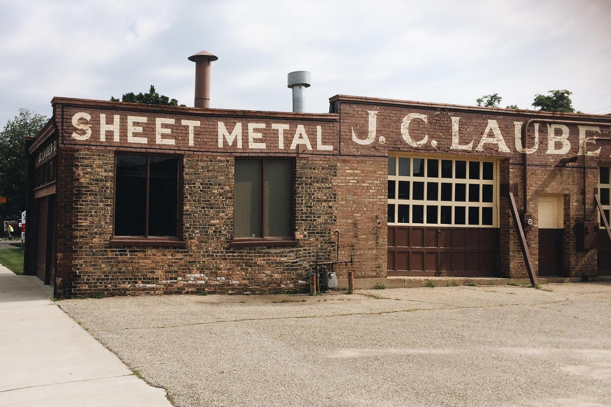 2016 photograph of The J.C. Lauber Building from Niles Avenue by Will Johnson.
